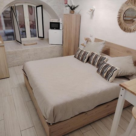 La Petite Maison Bari Bagian luar foto